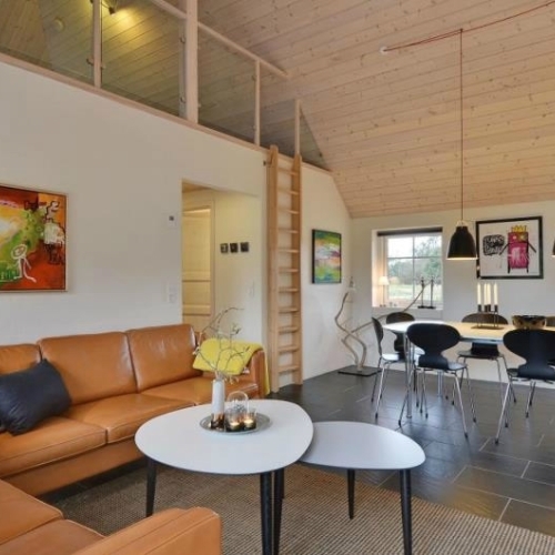 Hoveentreprise af sommerhus stue