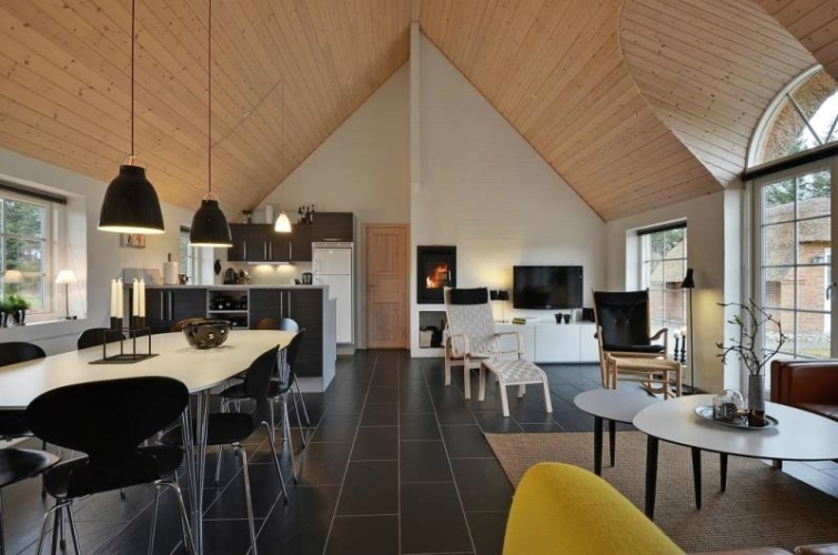 Hoveentreprise af sommerhus køkkenalrum