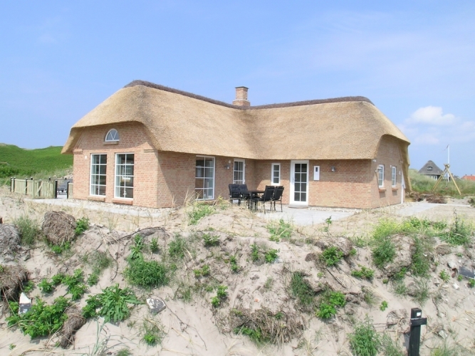 Hovedentreprise af sommerhus med stråtag